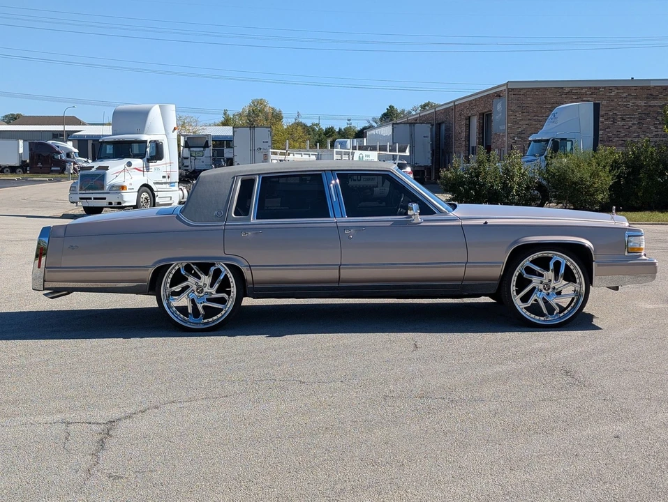 1990 Cadillac Brougham - Image 16 of 21