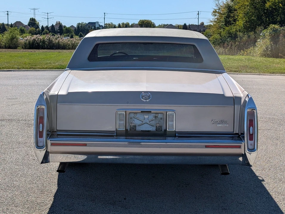 1990 Cadillac Brougham - Image 17 of 21