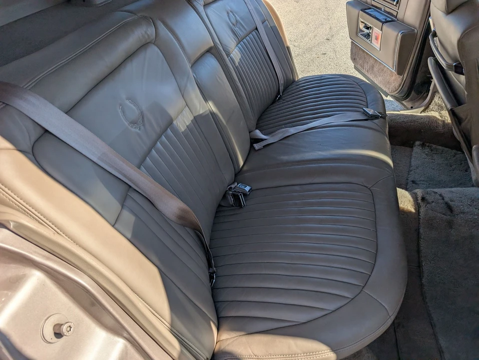 1990 Cadillac Brougham - Image 5 of 21
