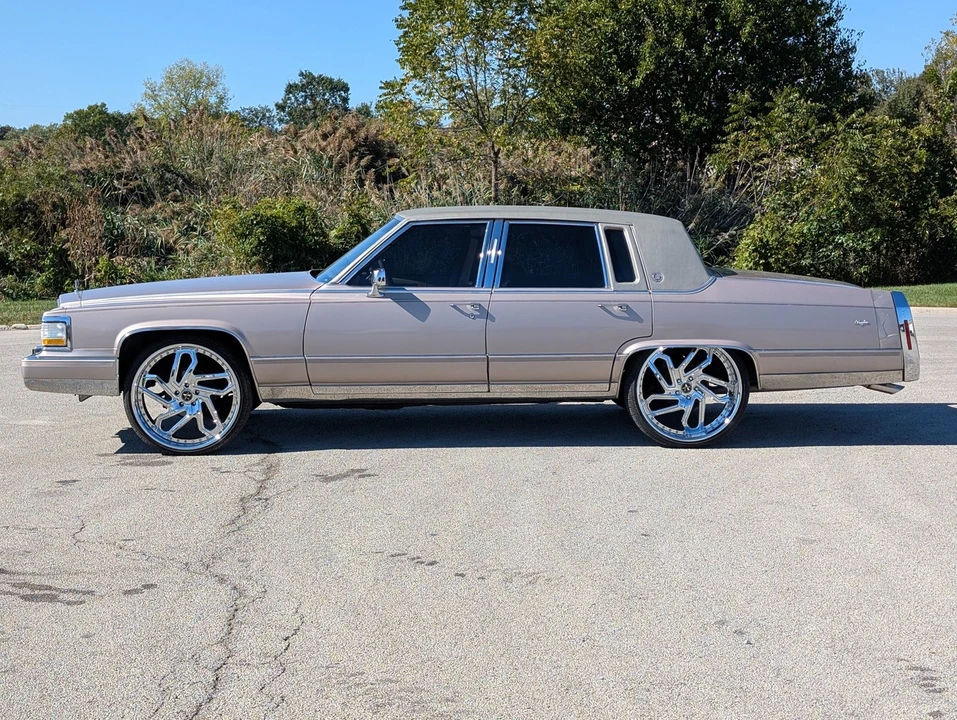 1990 Cadillac Brougham - Image 19 of 21