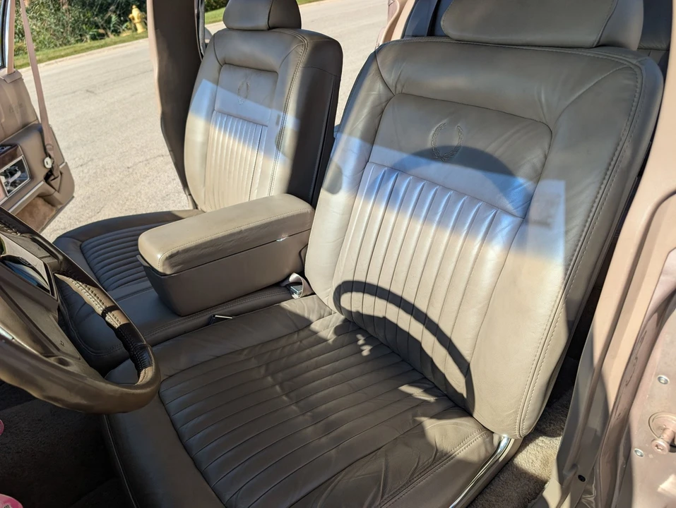 1990 Cadillac Brougham - Image 4 of 21