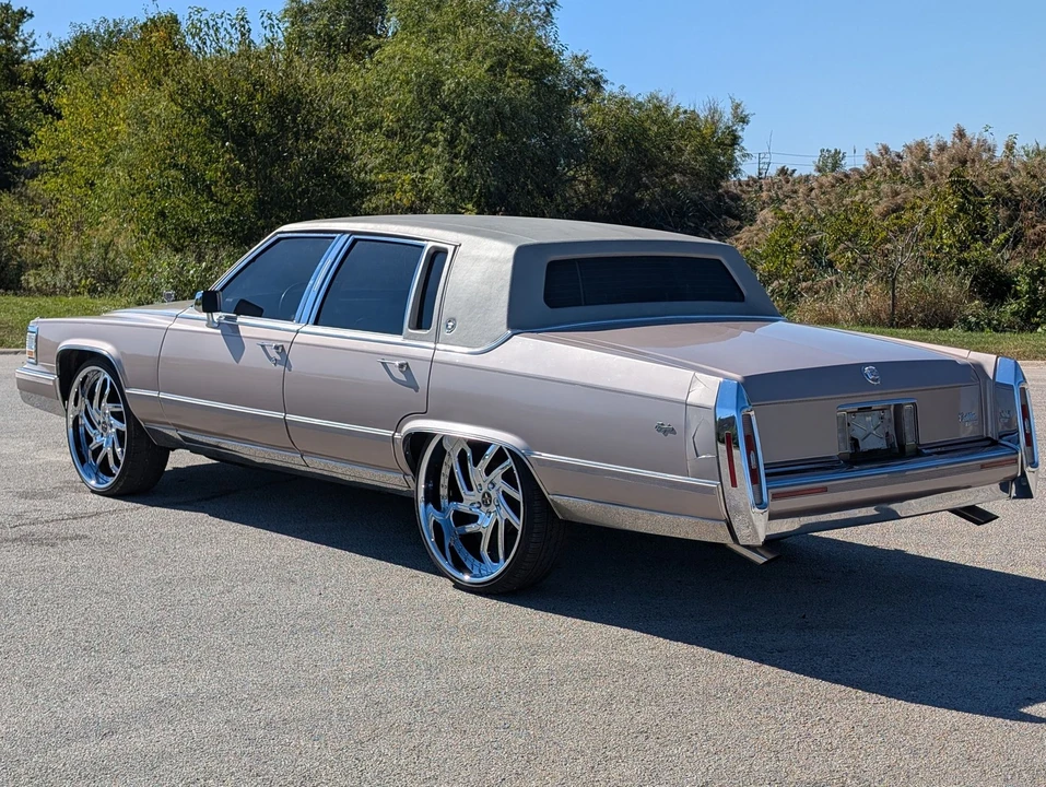 1990 Cadillac Brougham - Image 18 of 21