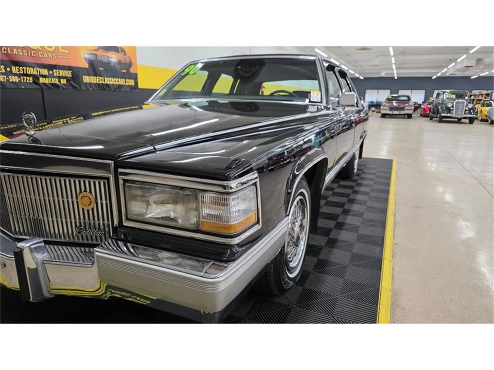 1990 Cadillac Brougham - Image 11 of 31