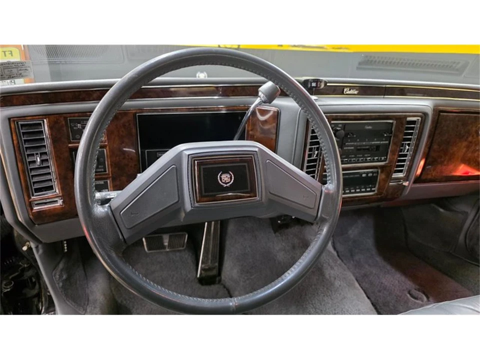 1990 Cadillac Brougham - Image 31 of 31