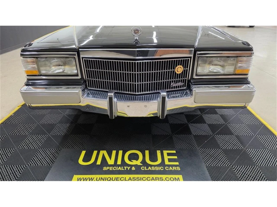 1990 Cadillac Brougham - Image 12 of 31