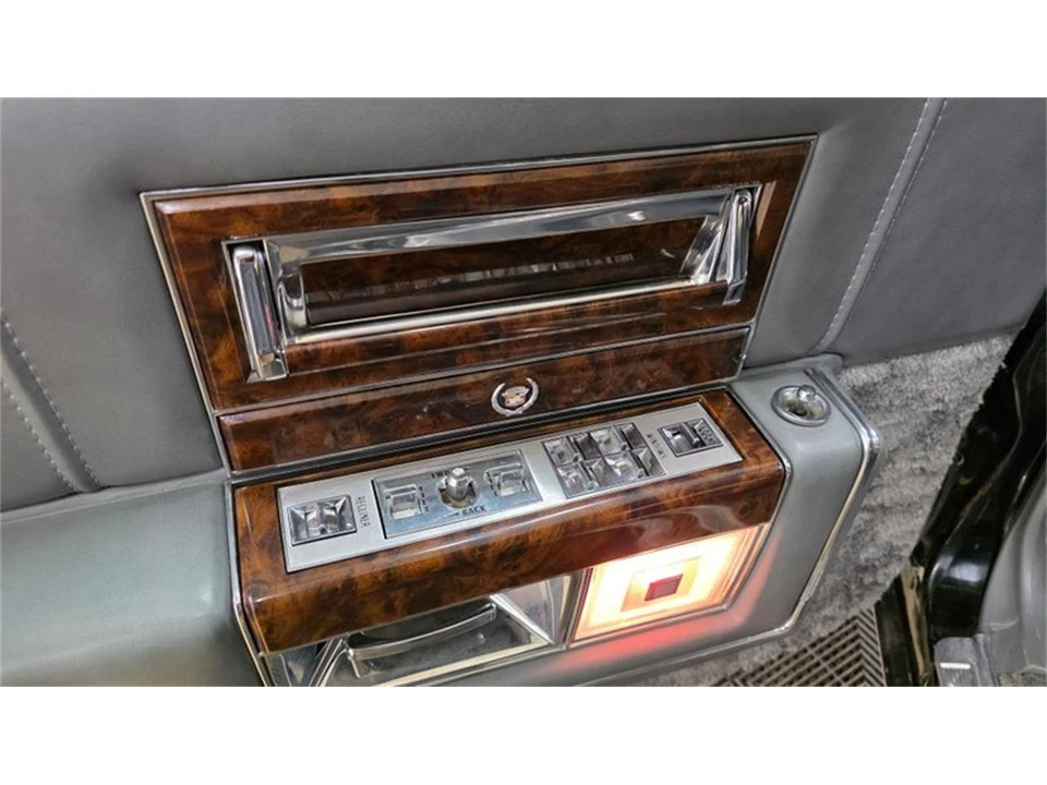 1990 Cadillac Brougham - Image 22 of 31