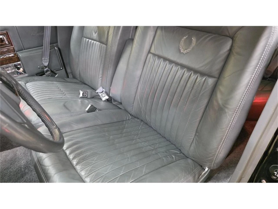 1990 Cadillac Brougham - Image 28 of 31