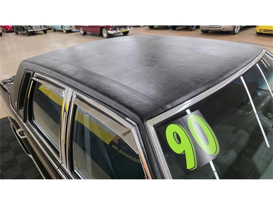 1990 Cadillac Brougham - Image 18 of 31