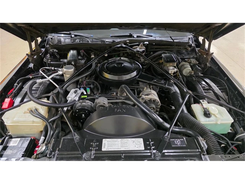 1990 Cadillac Brougham - Image 9 of 31