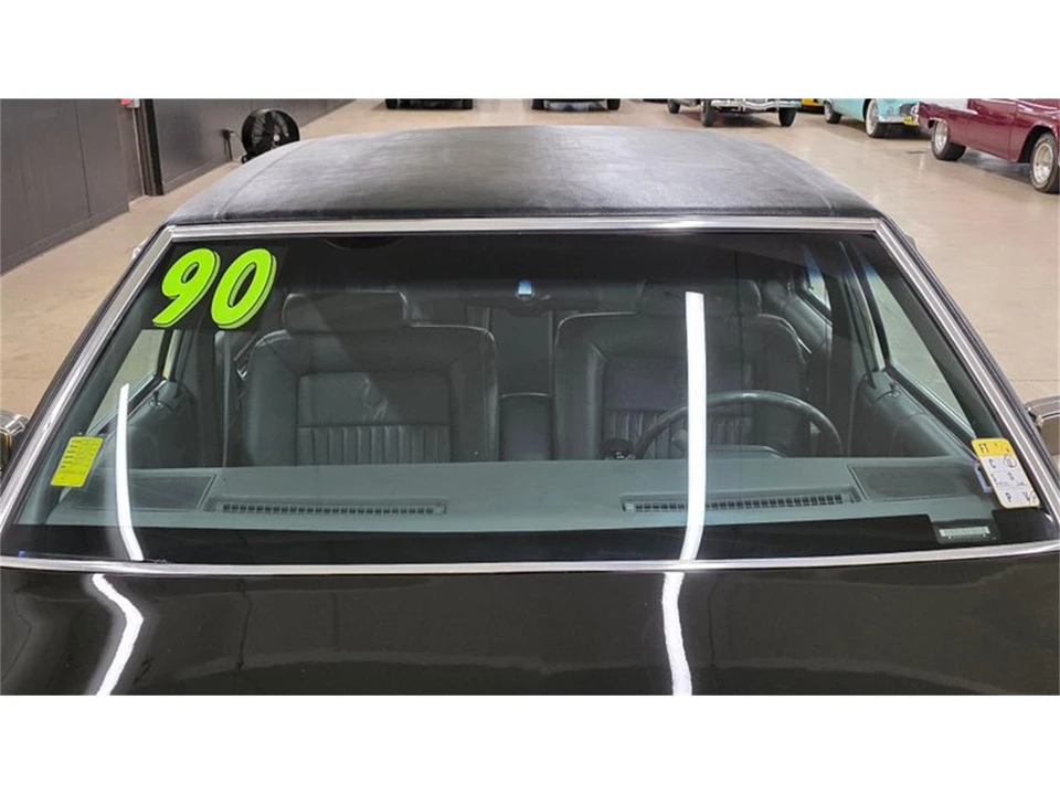 1990 Cadillac Brougham - Image 14 of 31