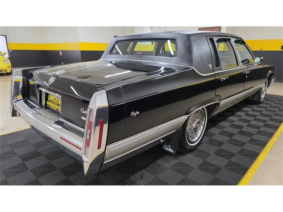 1990 Cadillac Brougham - Image 4 of 31