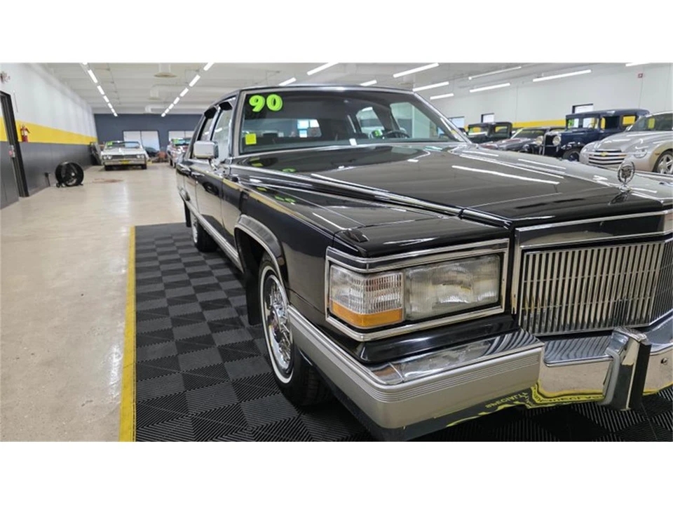1990 Cadillac Brougham - Image 10 of 31