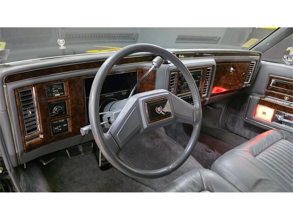 1990 Cadillac Brougham - Image 30 of 31