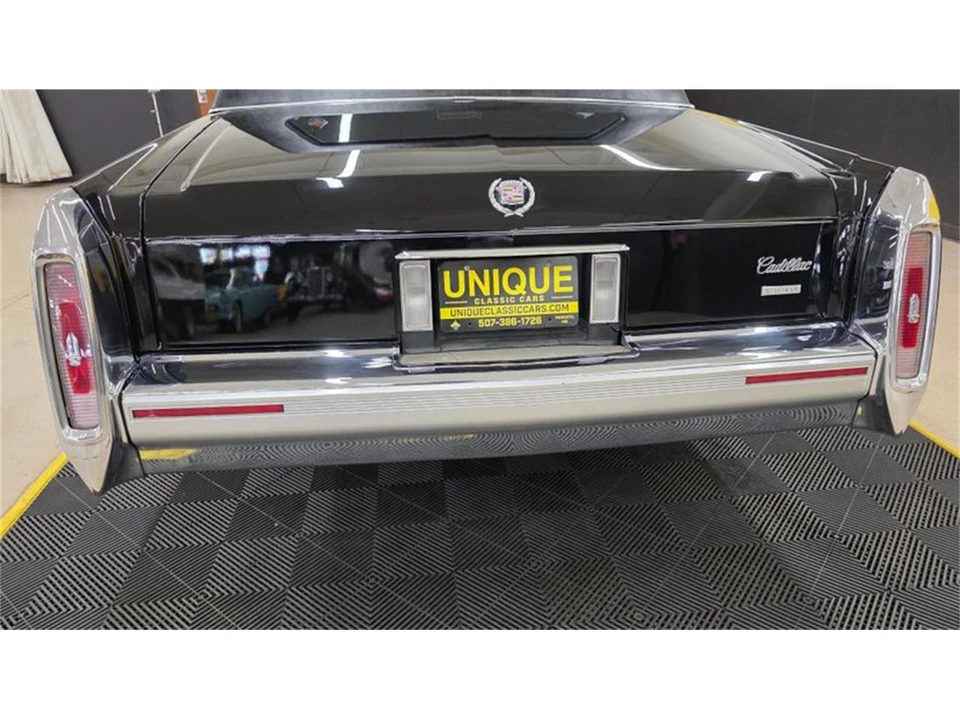 1990 Cadillac Brougham - Image 20 of 31
