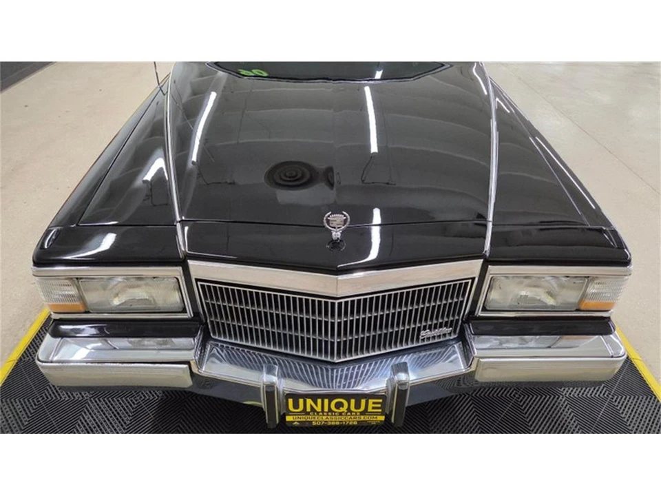 1990 Cadillac Brougham - Image 11 of 31