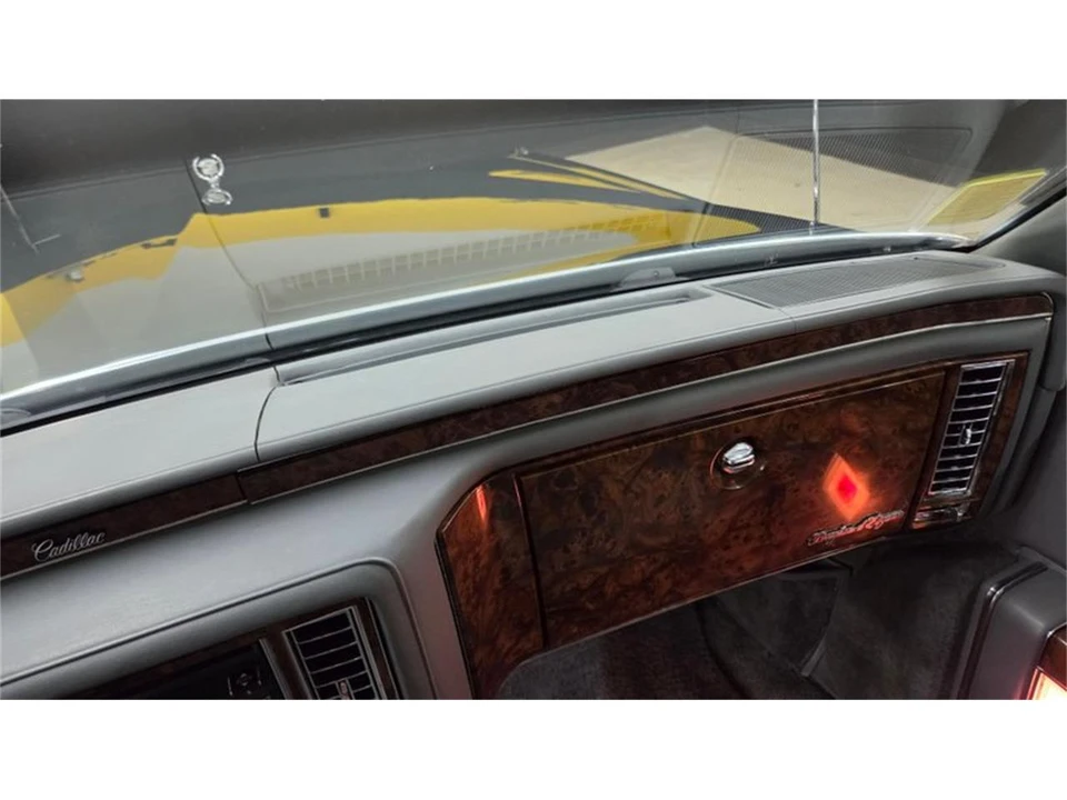 1990 Cadillac Brougham - Image 31 of 31
