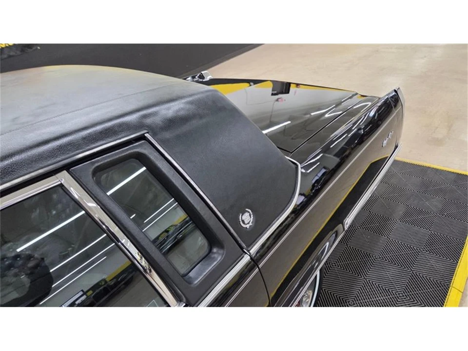 1990 Cadillac Brougham - Image 16 of 31