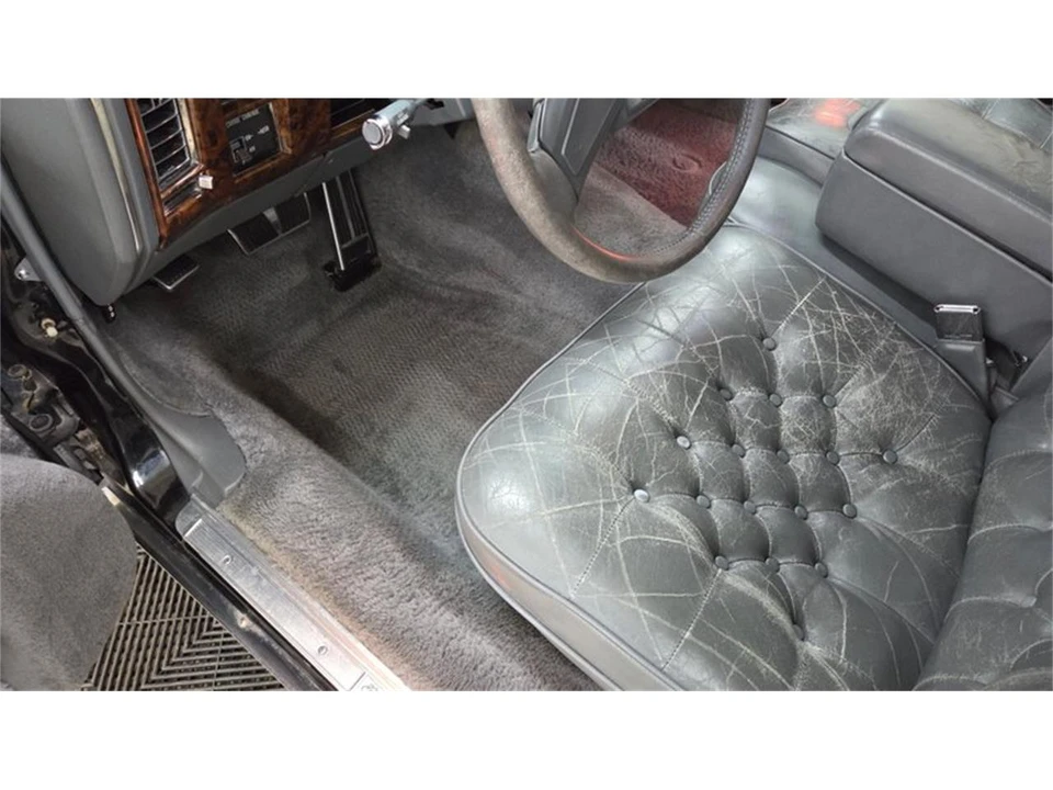 1990 Cadillac Brougham - Image 28 of 31