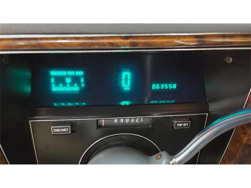1990 Cadillac Brougham - Image 23 of 31