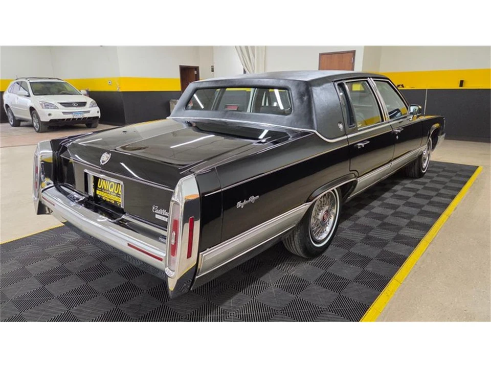 1990 Cadillac Brougham - Image 4 of 31