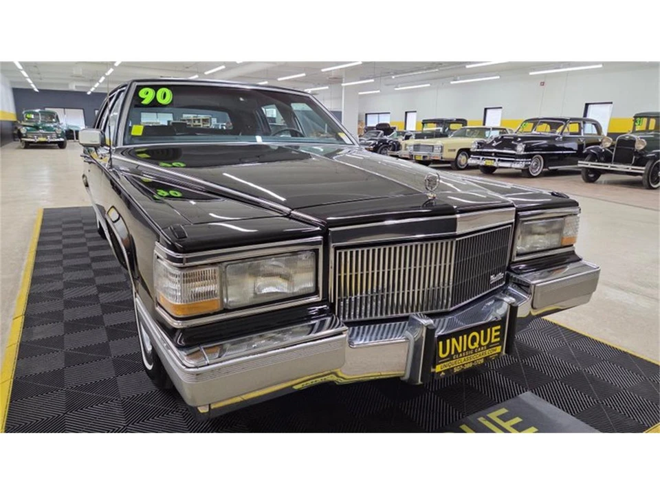 1990 Cadillac Brougham - Image 9 of 31