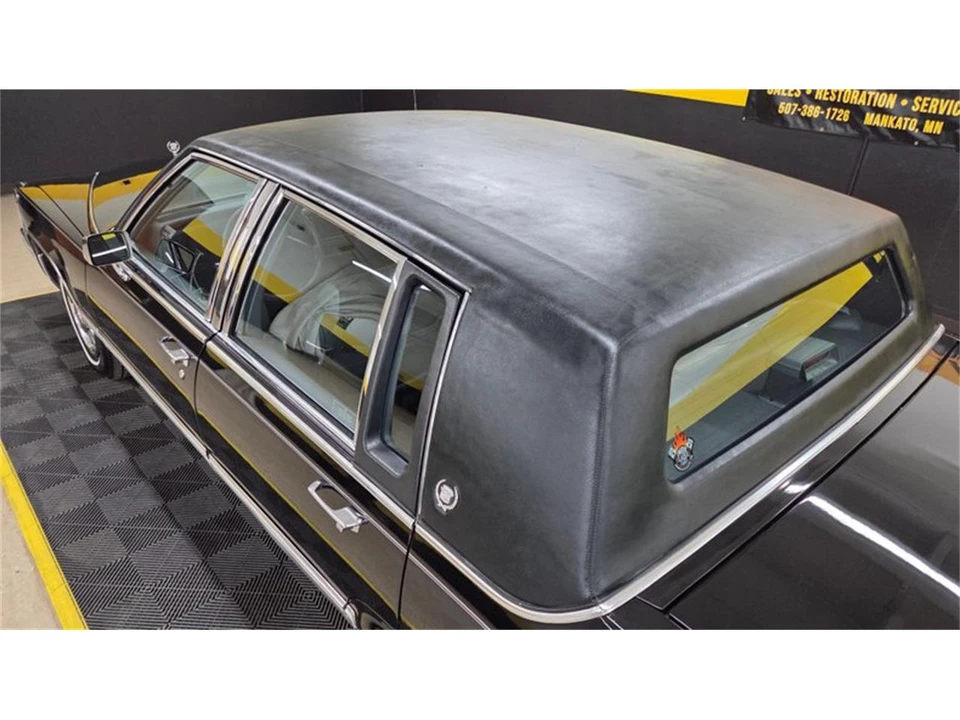 1990 Cadillac Brougham - Image 14 of 31