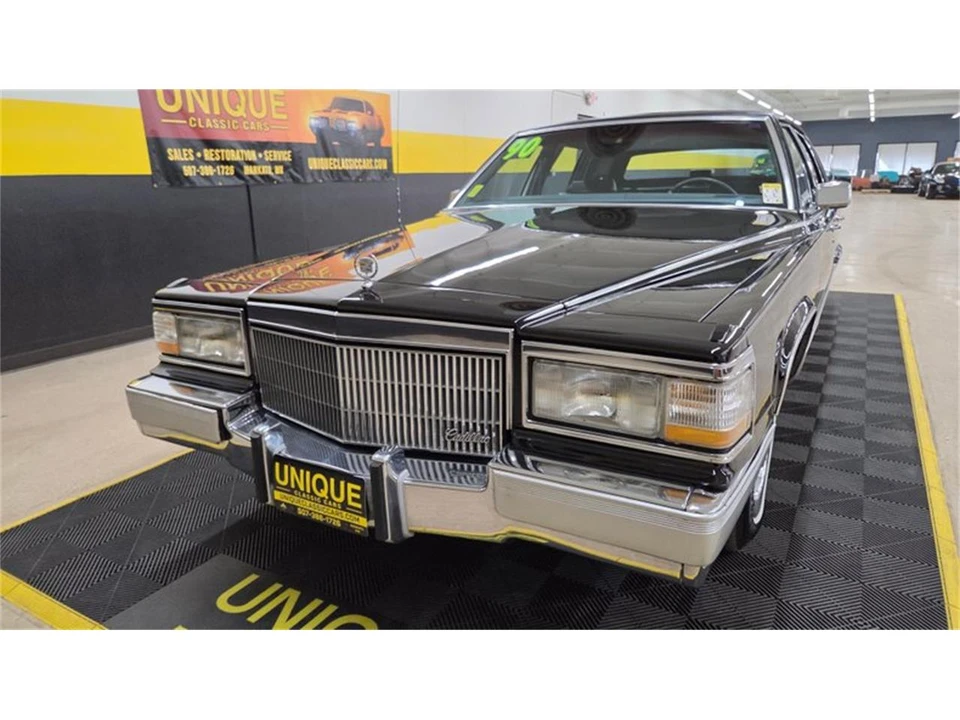 1990 Cadillac Brougham - Image 10 of 31