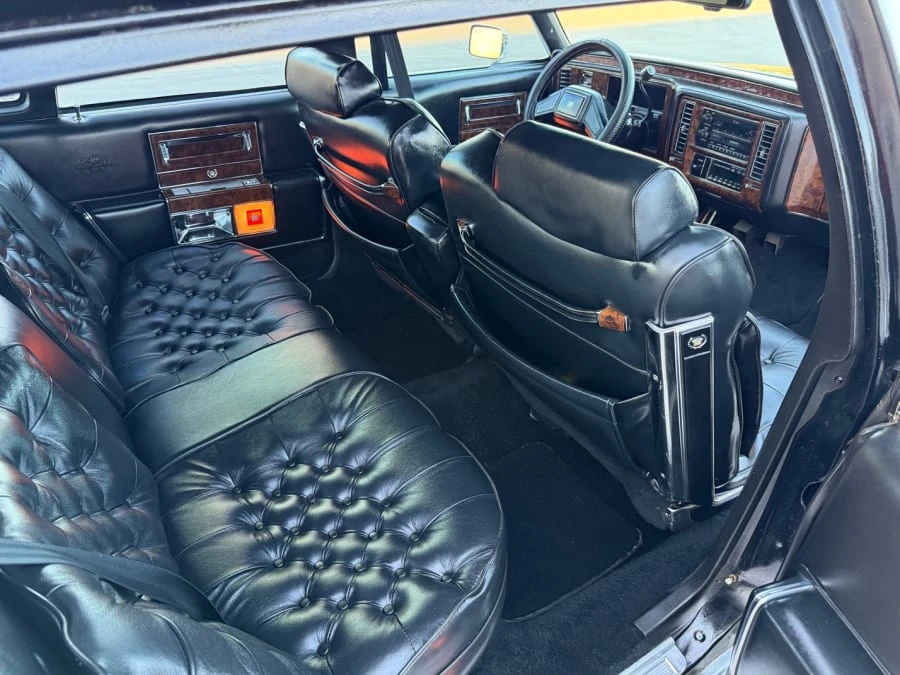 1990 Cadillac Brougham - Image 17 of 20
