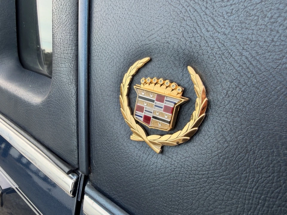 1990 Cadillac Brougham - Image 20 of 21