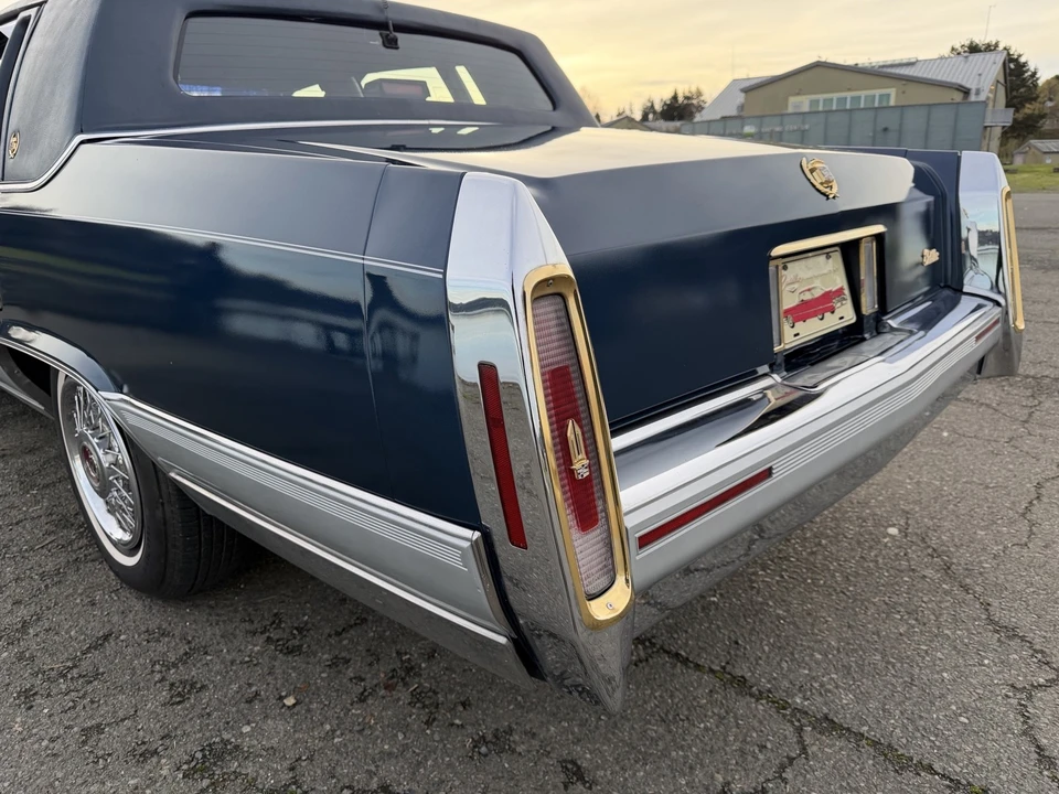 1990 Cadillac Brougham - Image 19 of 21