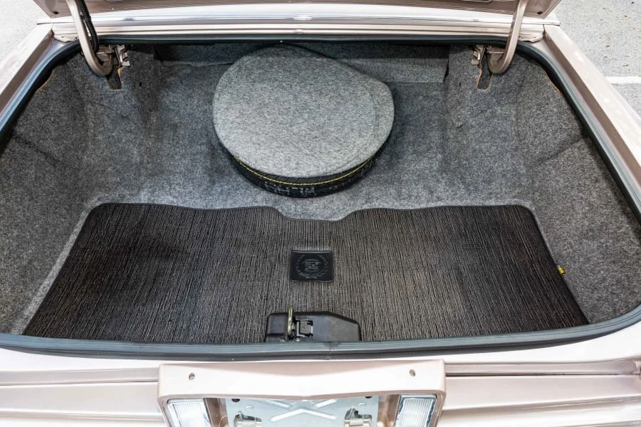 1990 Cadillac Brougham - Image 8 of 12