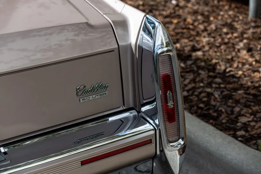 1990 Cadillac Brougham - Image 11 of 12