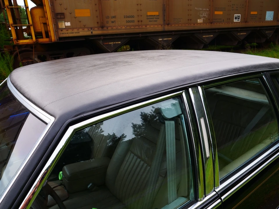 1990 Cadillac Brougham - Image 11 of 24
