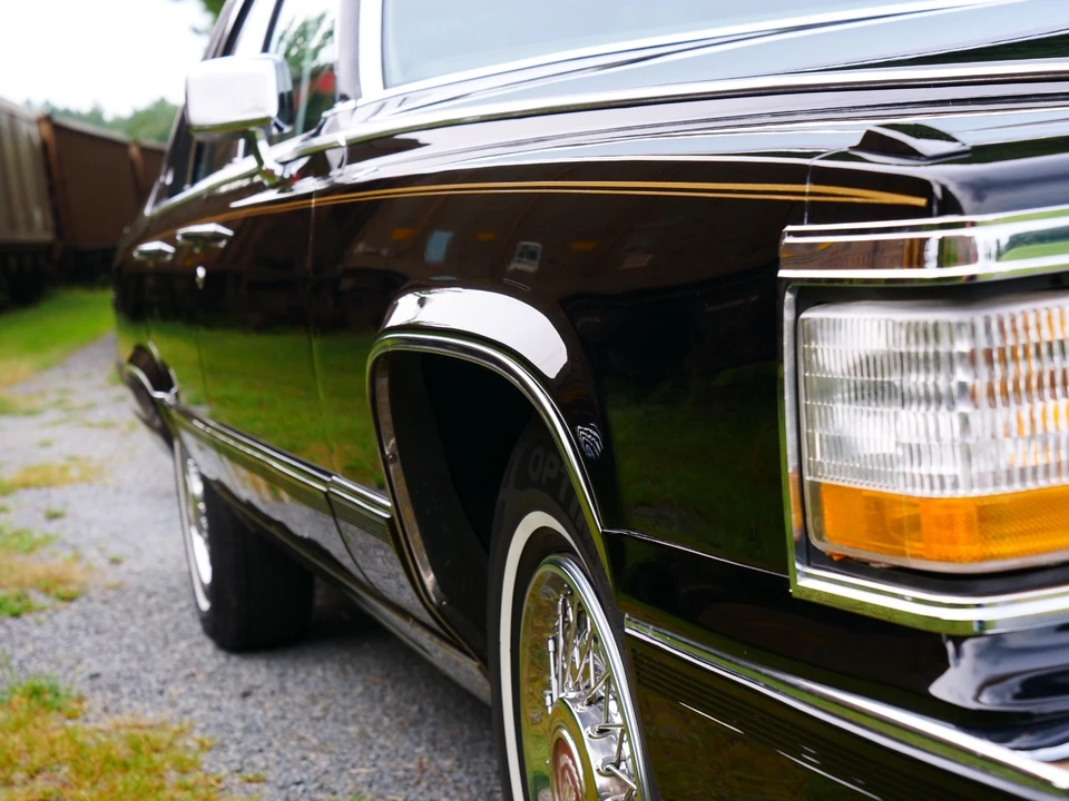 1990 Cadillac Brougham - Image 6 of 24