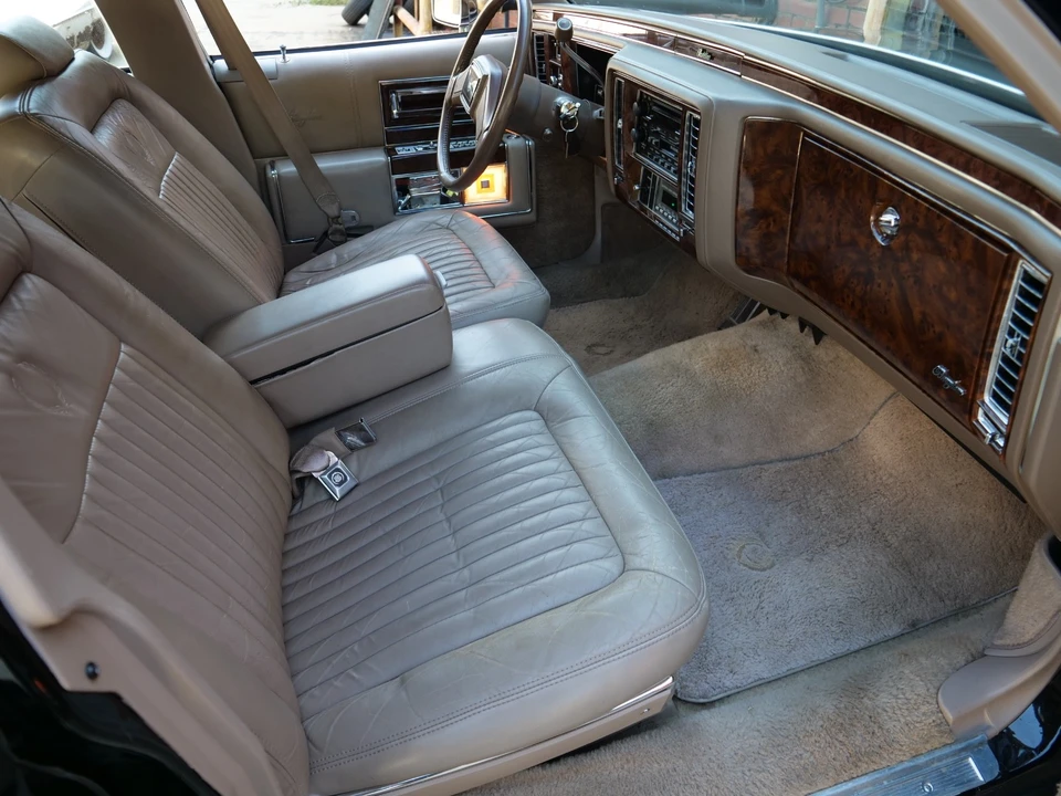 1990 Cadillac Brougham - Image 15 of 24