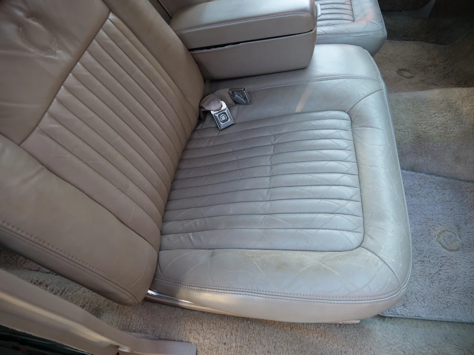 1990 Cadillac Brougham - Image 16 of 24