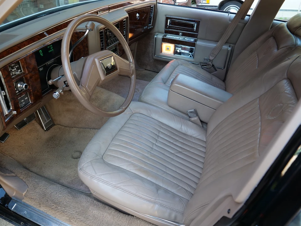 1990 Cadillac Brougham - Image 14 of 24