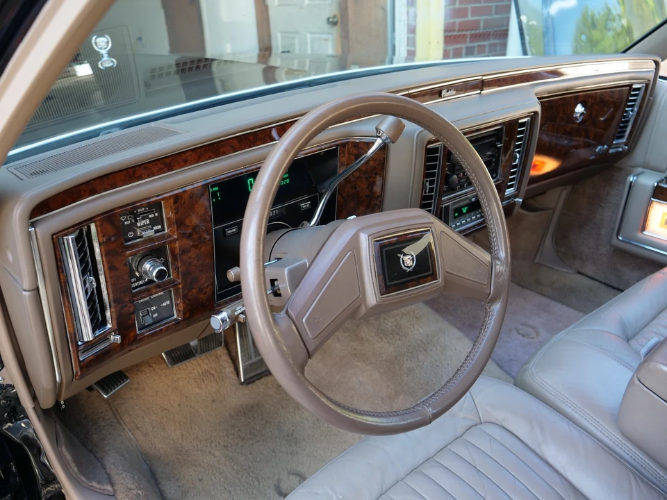 1990 Cadillac Brougham - Image 18 of 24