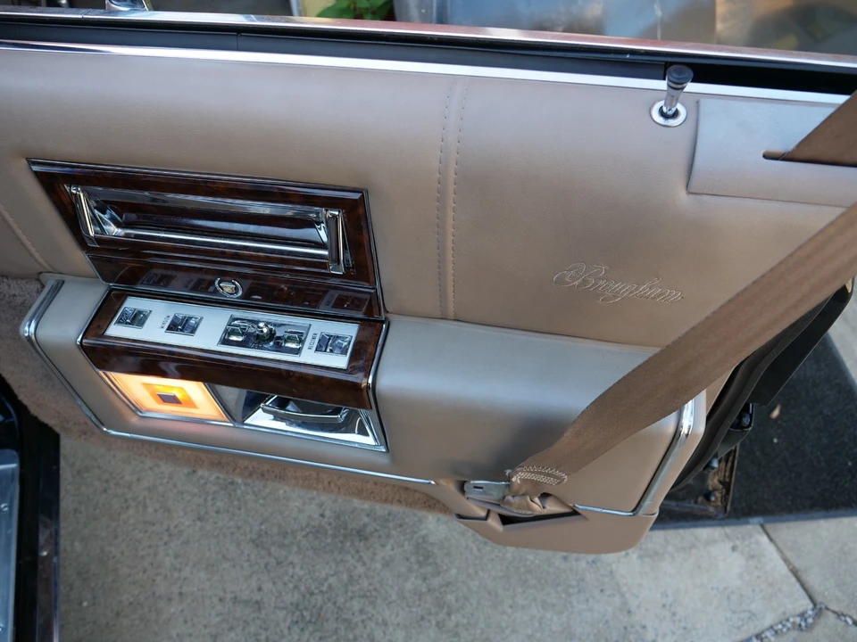 1990 Cadillac Brougham - Image 22 of 24