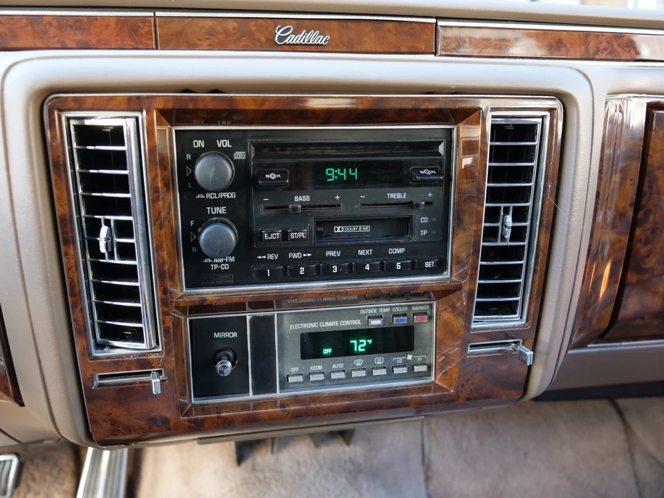 1990 Cadillac Brougham - Image 20 of 24