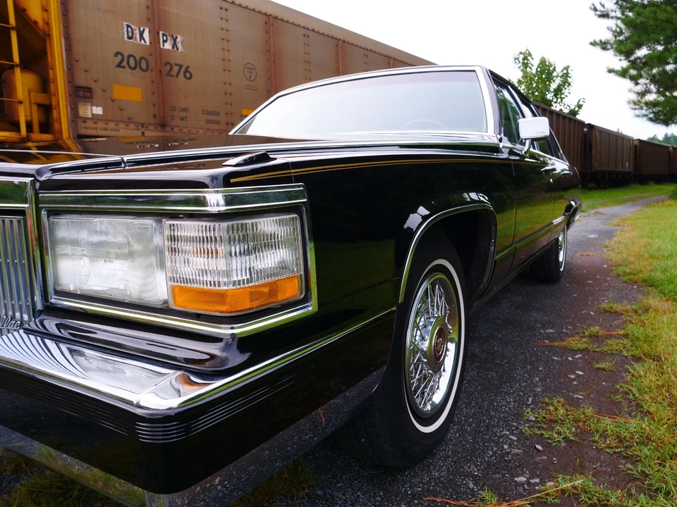 1990 Cadillac Brougham - Image 7 of 24