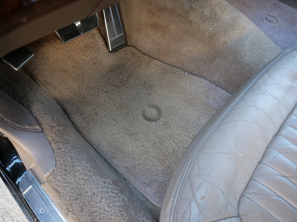 1990 Cadillac Brougham - Image 23 of 24
