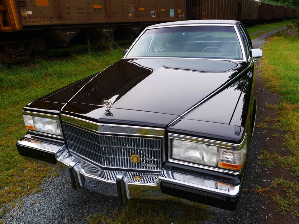 1990 Cadillac Brougham - Image 8 of 24