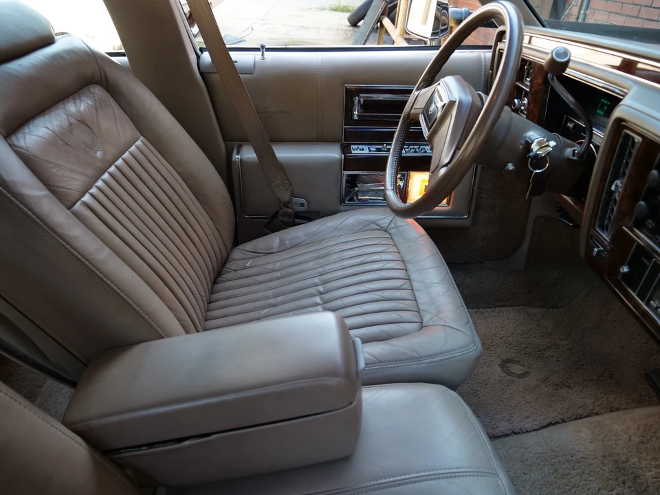 1990 Cadillac Brougham - Image 17 of 24