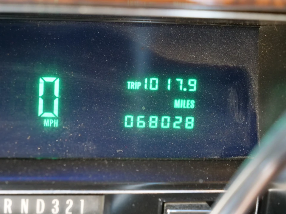 1990 Cadillac Brougham - Image 19 of 24