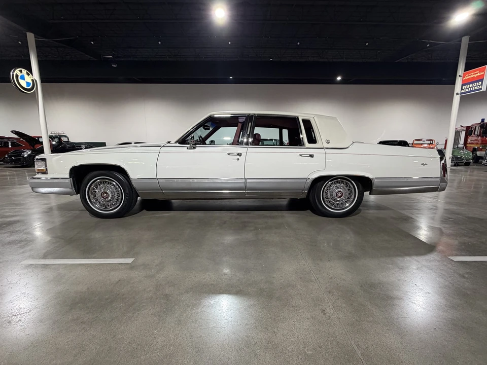 1990 Cadillac Brougham - Image 4 of 31