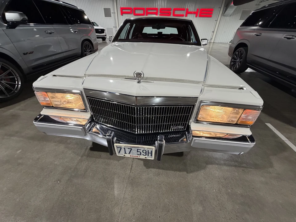 1990 Cadillac Brougham - Image 3 of 31