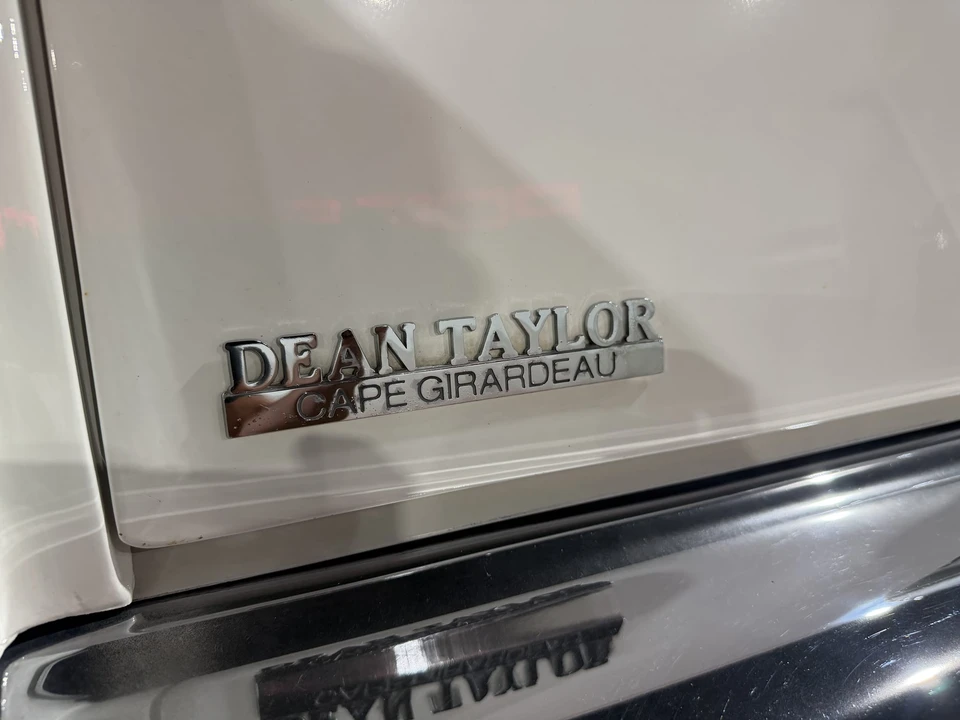 1990 Cadillac Brougham - Image 31 of 31