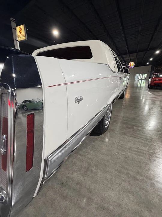 1990 Cadillac Brougham - Image 23 of 31