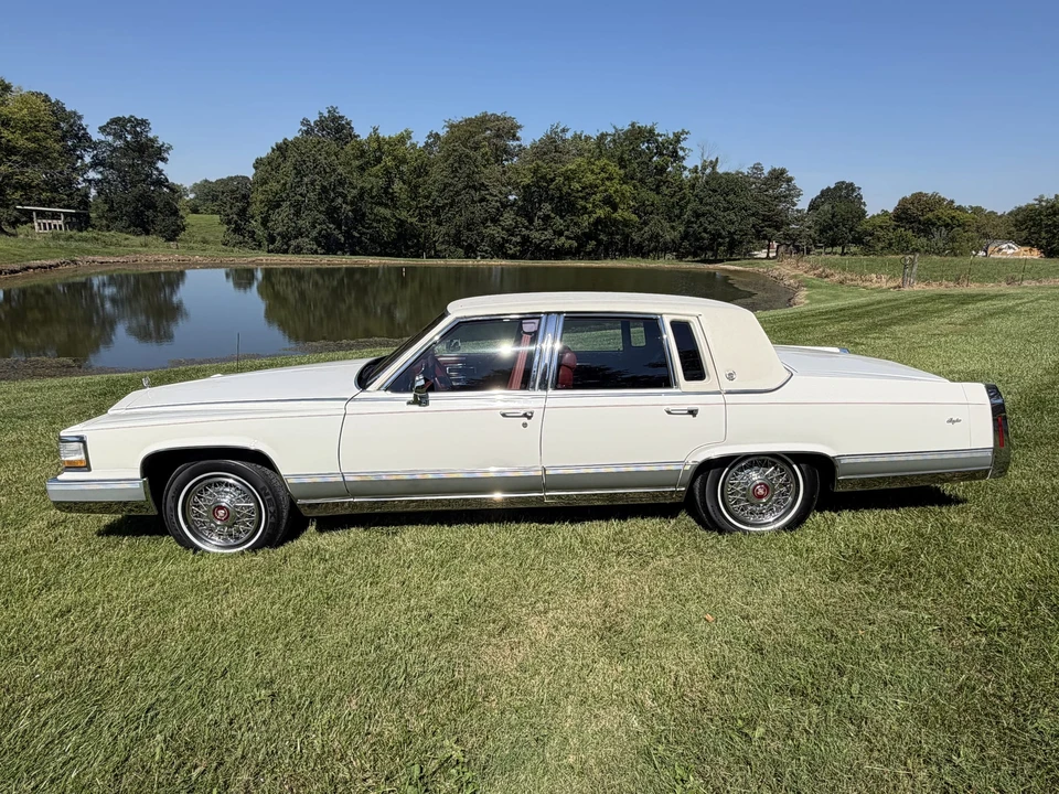 1990 Cadillac Brougham - Image 19 of 31